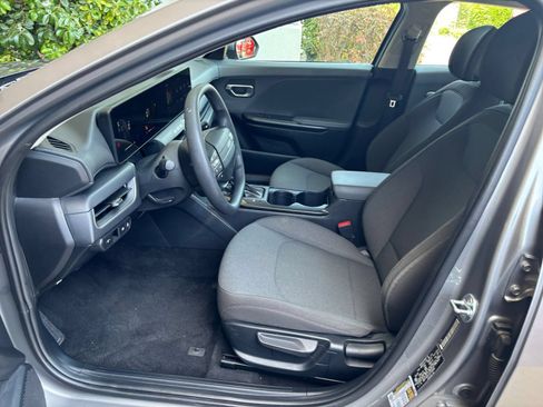 Used 2025 Kia K4 FWD image 23