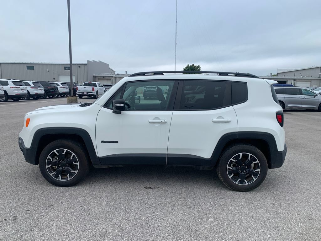 Used 2023 Jeep Renegade Latitude AWD/4WD image 3