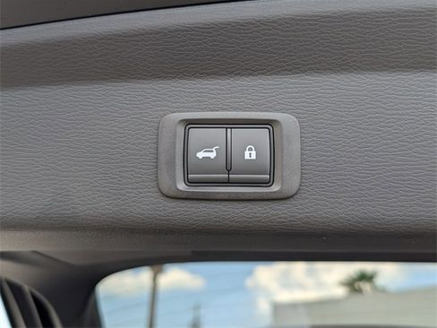 New 2025 Mitsubishi Outlander SE image 28