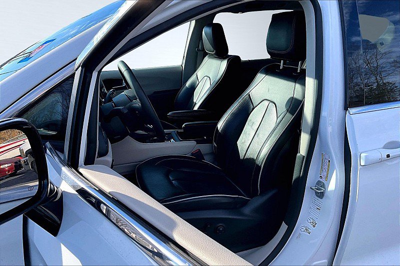 Used 2024 Chrysler Pacifica Limited FWD image 26