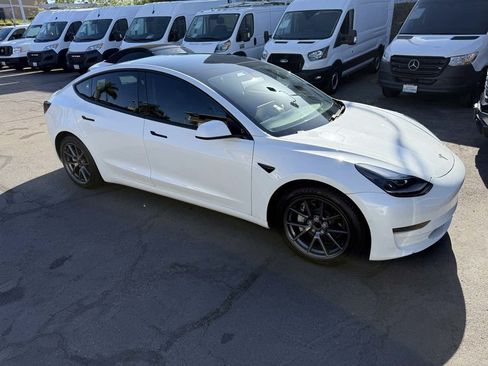 Used 2021 Tesla Model 3 RWD image 2