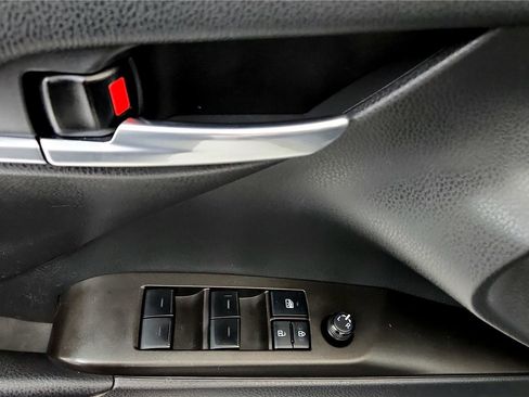 Used 2022 Toyota Camry SE image 21