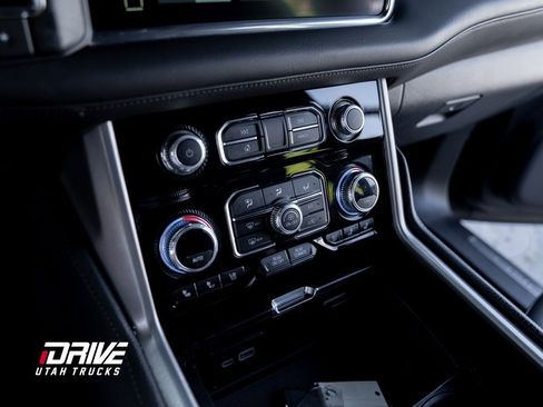 Used 2023 GMC Yukon XL Denali image 36