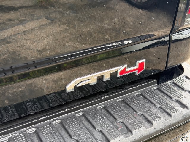 Used 2025 GMC Sierra 2500 AT4 w/ Technology Package AWD/4WD image 13