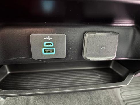 New 2025 Ford F250 Lariat w/ Black Appearance Package image 25