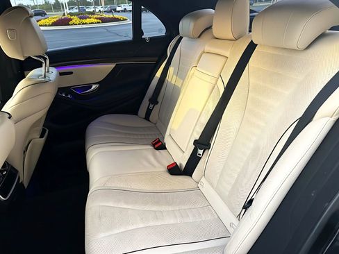 Used 2016 Mercedes-Benz S 550 Sedan w/ Sport Package w/ Sport Package image 11