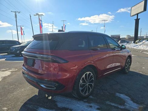 Used 2024 Lincoln Nautilus Reserve image 4