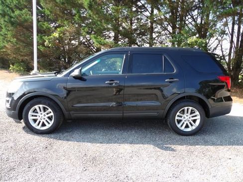 Used 2016 Ford Explorer FWD image 2