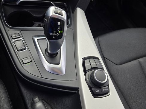 Used 2017 BMW 320i Sedan image 18