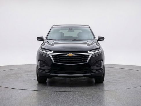 Used 2025 Chevrolet Equinox LT image 2