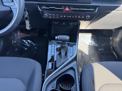 Used 2026 Kia Niro LX FWD image 39