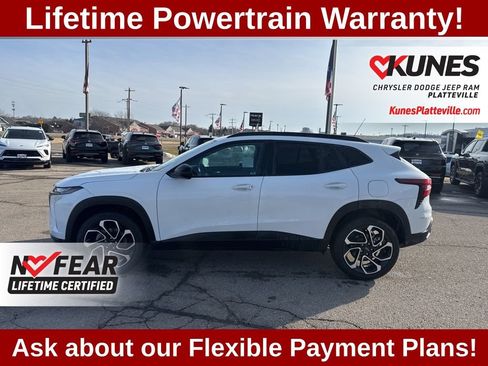 Used 2024 Chevrolet Trax RS w/ Sunroof Package FWD image 6