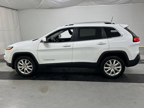 Used 2017 Jeep Cherokee Limited AWD/4WD image 6