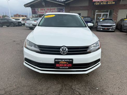 Used 2017 Volkswagen Jetta SE FWD image 2