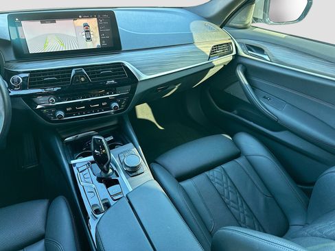 Used 2021 BMW 530i w/ Premium Package image 24