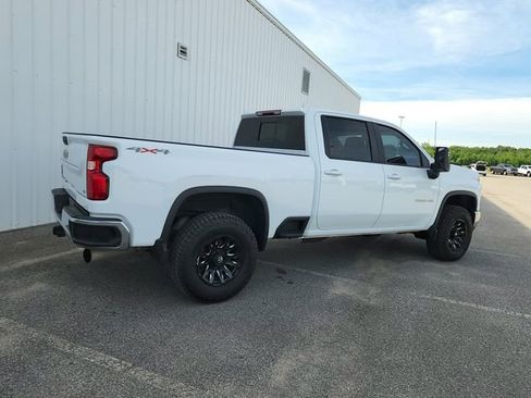 Used 2024 Chevrolet Silverado 2500 LT w/ Convenience Package AWD/4WD image 8