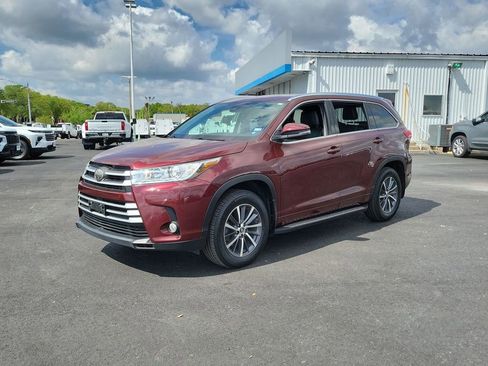 Used 2017 Toyota Highlander XLE image 10