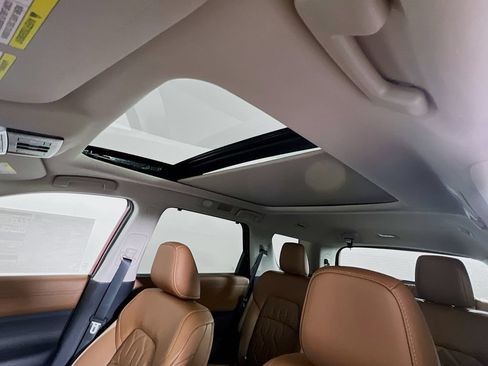 New 2026 Nissan Pathfinder Platinum AWD/4WD image 18