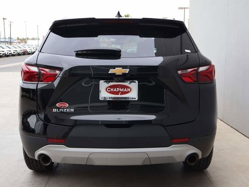 Used 2021 Chevrolet Blazer LT w/ Sound & Technology Package FWD image 4