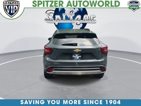 Used 2025 Chevrolet Trax LT FWD image 8