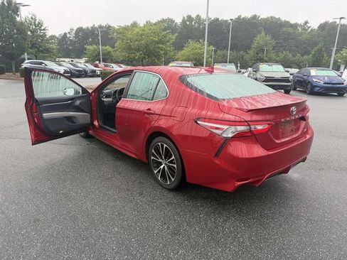 Used 2019 Toyota Camry SE FWD image 6