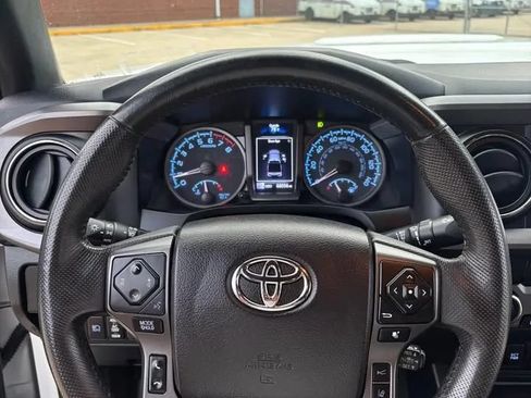 Used 2021 Toyota Tacoma TRD Sport w/ Technology Package AWD/4WD image 11