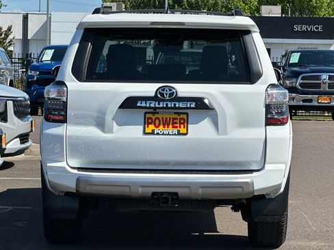 Used 2022 Toyota 4Runner TRD Off-Road Premium w/ Moonroof Package AWD/4WD image 5