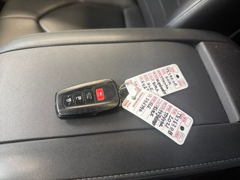 Certified 2021 Toyota Highlander XLE image 31