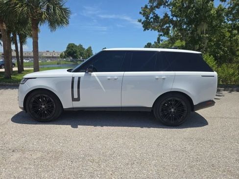 Used 2025 Land Rover Range Rover SE AWD/4WD image 2