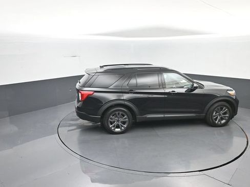 Certified 2023 Ford Explorer XLT w/ Equipment Group 202A AWD/4WD image 30