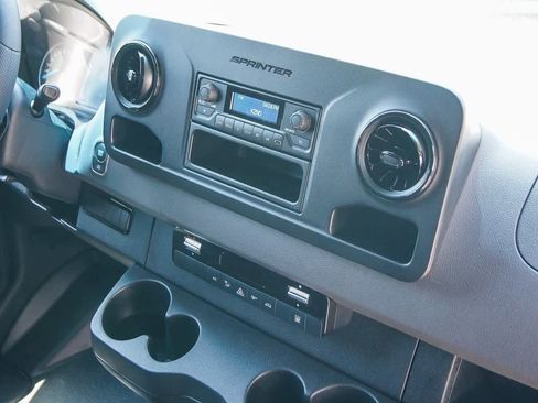 New 2024 Mercedes-Benz eSprinter 170 Cargo image 14