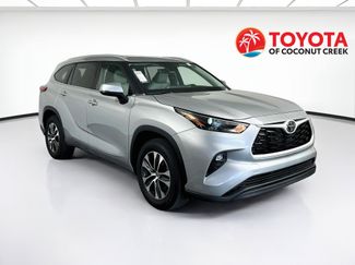 Used 2023 Toyota Highlander XLE FWD video 1