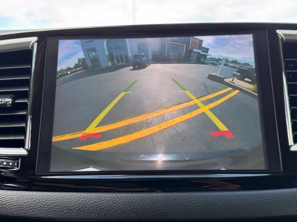 Used 2024 Chrysler Pacifica Touring-L FWD image 30