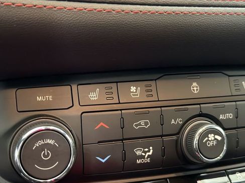 Used 2025 Dodge Durango GT AWD/4WD image 31