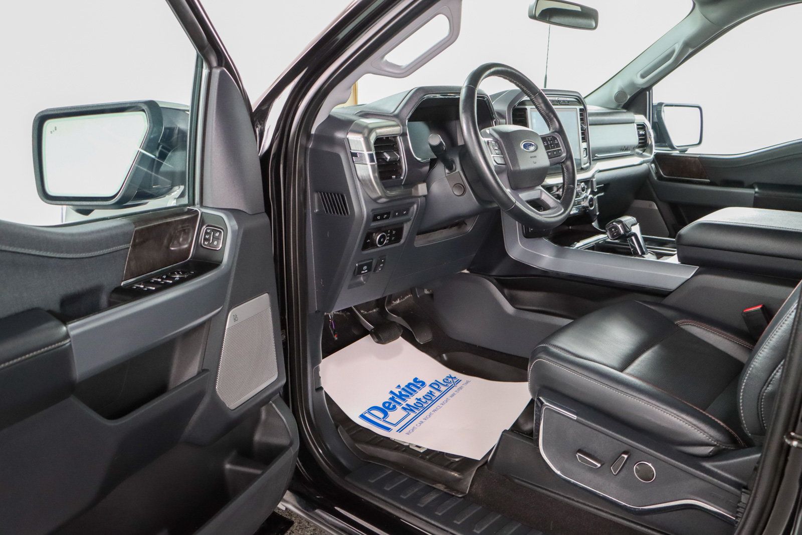 Used 2023 Ford F150 Lariat w/ Equipment Group 502A High AWD/4WD image 3
