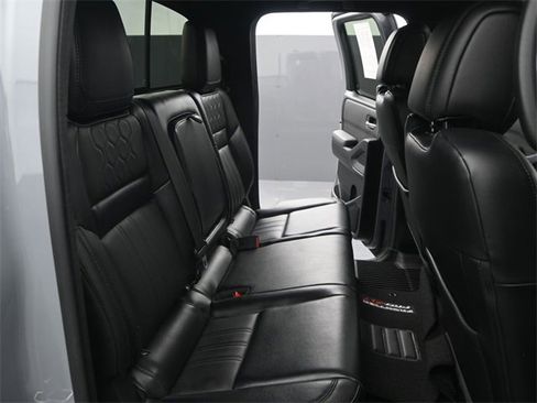 Used 2022 Nissan Frontier PRO-4X w/ Pro-4X Premium Package image 18