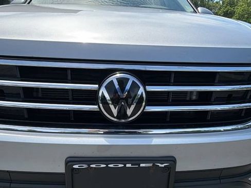 Used 2023 Volkswagen Tiguan SE w/ Panoramic Sunroof Package AWD/4WD image 11