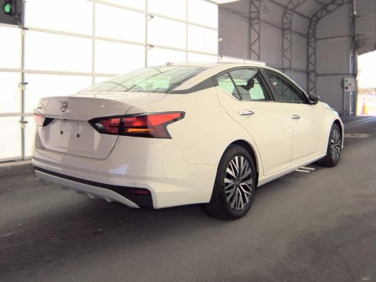 Used 2025 Nissan Altima 2.5 SV FWD image 9