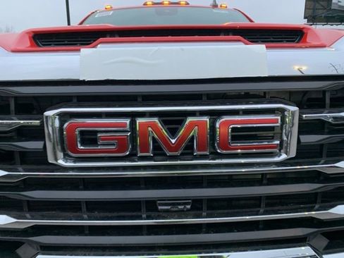 New 2026 GMC Sierra 2500 SLE w/ SLE Value Package; image 10