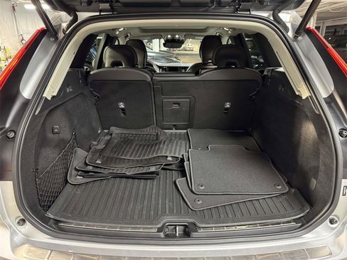 Used 2021 Volvo XC60 T5 Momentum w/ Advanced Package image 15