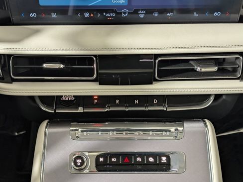 Used 2025 Lincoln Aviator AWD w/ Equipment Group 101A image 18