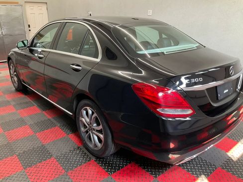 Used 2018 Mercedes-Benz C 300 4MATIC Sedan image 4