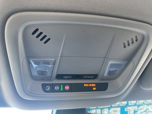 Used 2017 Chevrolet Volt Premier w/ Driver Confidence II Package image 28