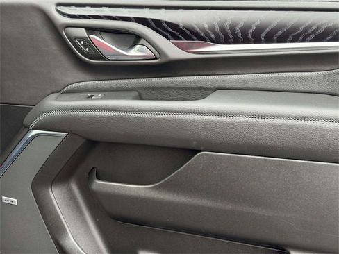 Used 2023 GMC Yukon Denali image 6