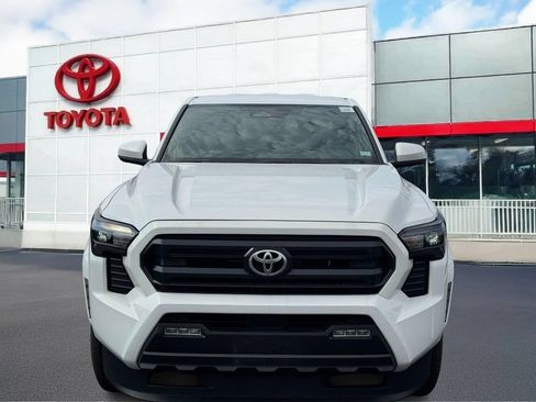 Used 2025 Toyota Tacoma SR5 AWD/4WD image 13