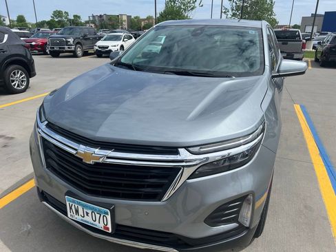Used 2023 Chevrolet Equinox LT AWD/4WD image 2