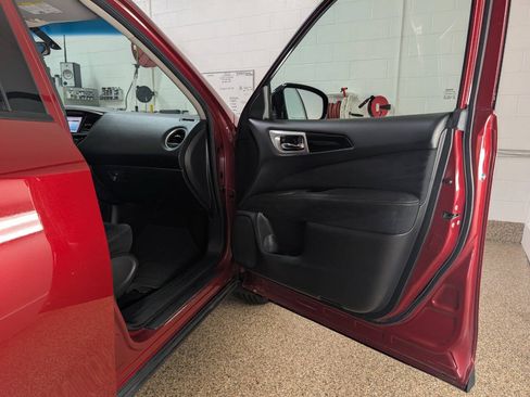 Used 2013 Nissan Pathfinder SV AWD/4WD image 19