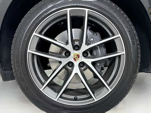 Certified 2026 Porsche Macan AWD/4WD image 32