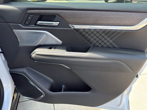 Used 2025 GMC Acadia Denali w/ Super Cruise Package image 36