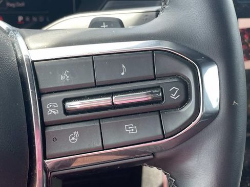 Used 2026 GMC Acadia Elevation w/ Elevation Premium Package FWD image 22